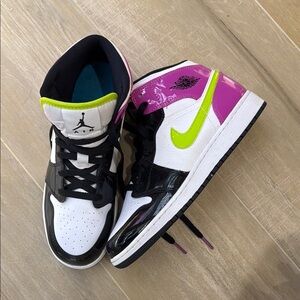 Air Jordan 1 Mid Multicolor Sneakers